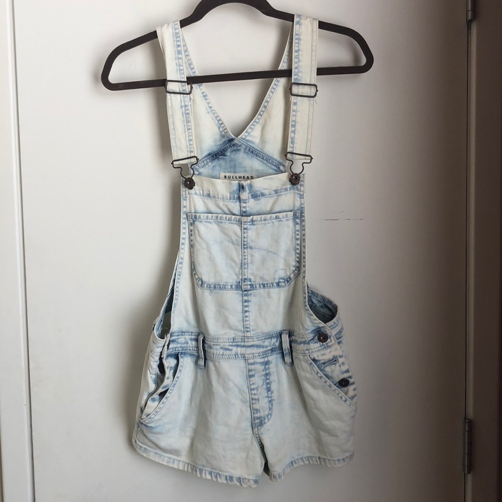 Light wash short overalls